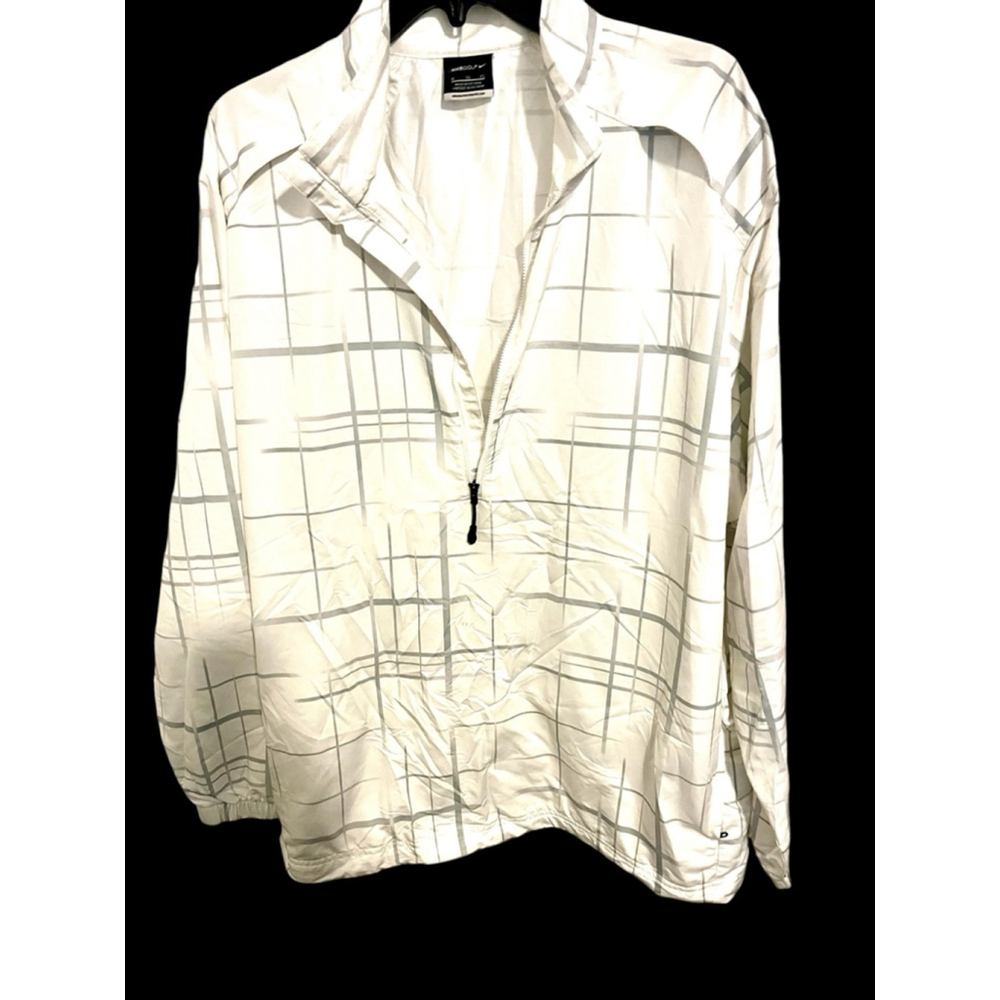 I’m white 1/4 zip long-sleeve windbreaker pullover in a men's size XL